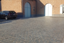 Gezaagde langwerpige porfier.