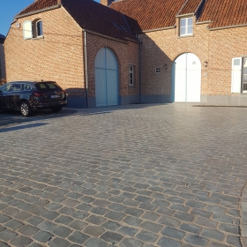 Gezaagde porfier langwerpig privéwerk Westerlo.