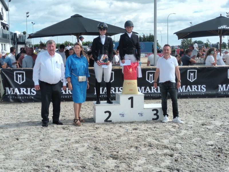 Wendy Goossens in het gezelschap van de winnaars.