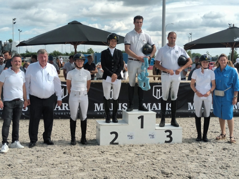 Wendy Goossens in het gezelschap van de winnaars.